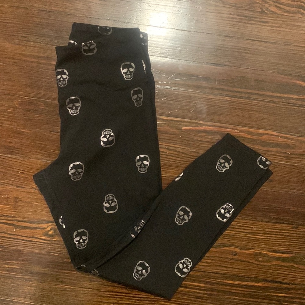 Black skull leggings